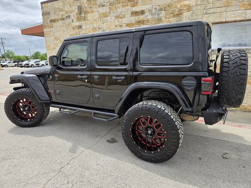 Used 2018 Jeep Wrangler Unlimited Rubicon image 3