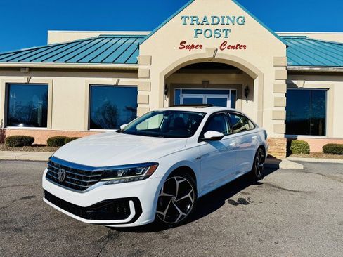 Used 2020 Volkswagen Passat 2.0T R-Line image 2