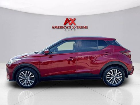 Used 2021 Nissan Kicks SV image 2