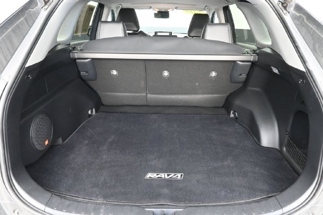 Used 2019 Toyota RAV4 Limited FWD image 28