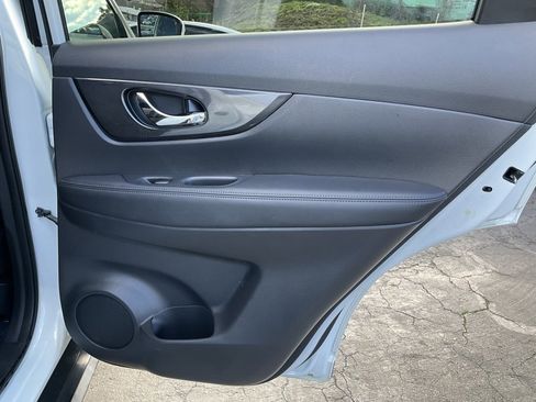 Used 2018 Nissan Rogue SV image 53