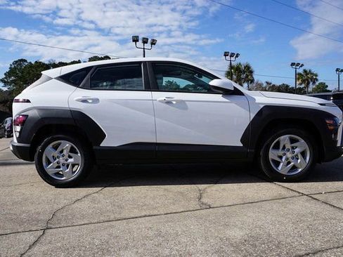 New 2026 Hyundai Kona SE FWD image 3