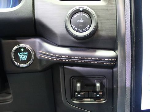 Used 2023 Ford Expedition Platinum RWD image 16
