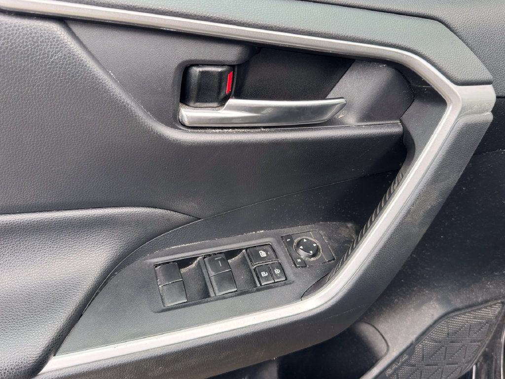 Used 2019 Toyota RAV4 XLE AWD/4WD image 20