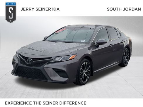 Used 2019 Toyota Camry SE w/ Audio Package image 1