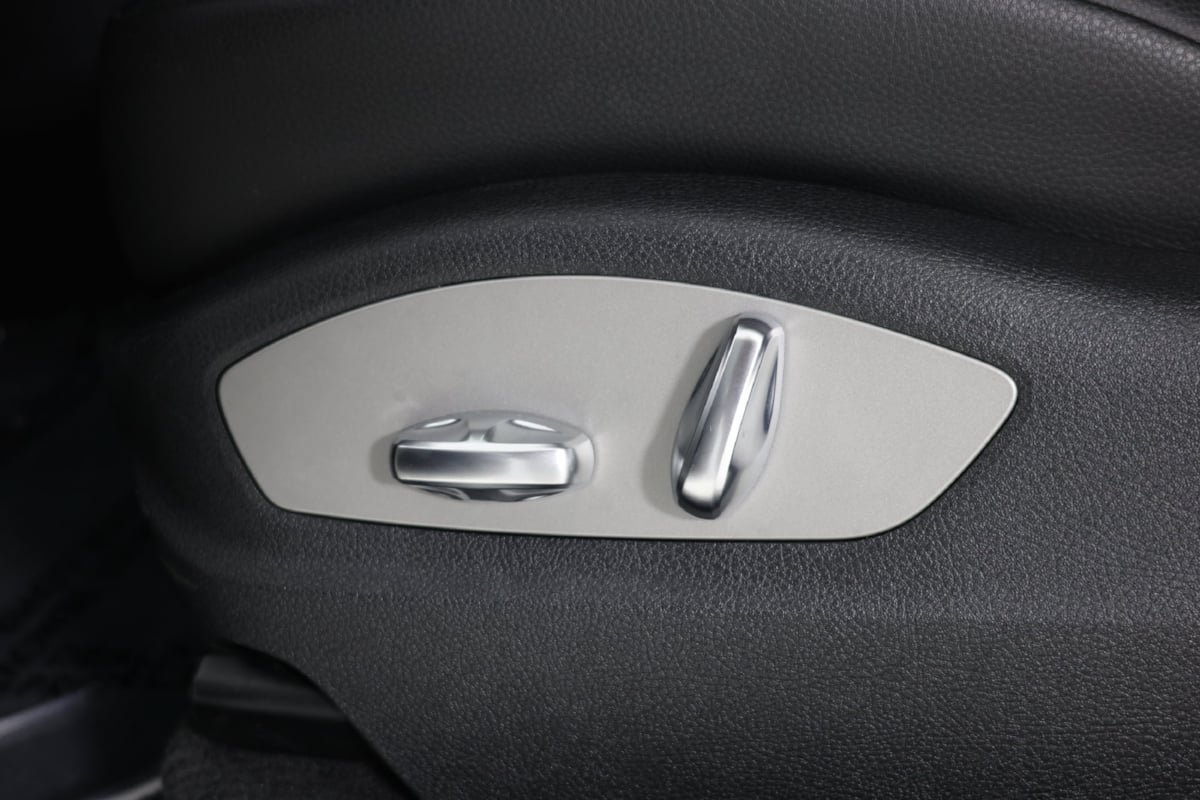 Used 2023 Porsche Macan AWD/4WD image 23