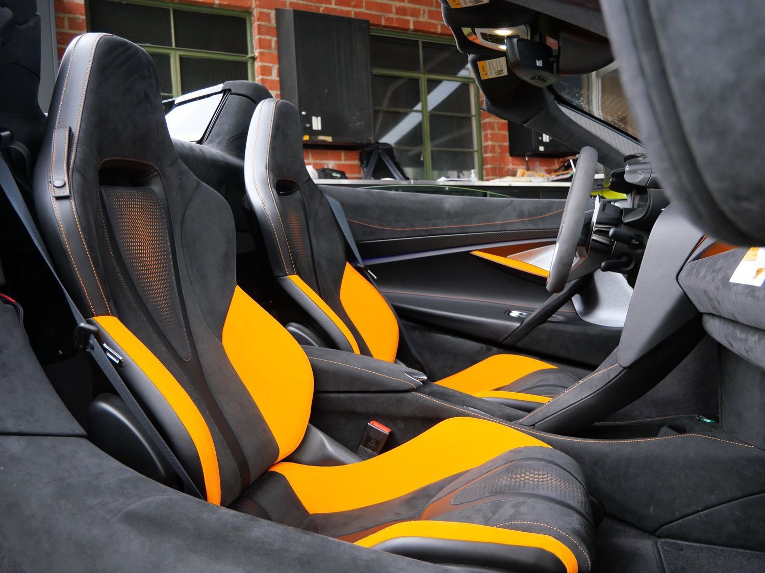 Used 2024 McLaren 750S Spider RWD image 11