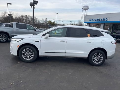Used 2024 Buick Enclave Premium image 2