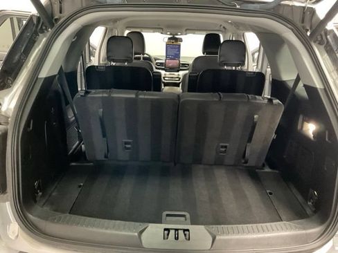 Used 2022 Ford Explorer XLT w/ Equipment Group 202A AWD/4WD image 29