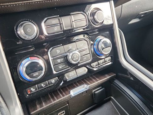 Used 2023 GMC Yukon XL Denali image 28