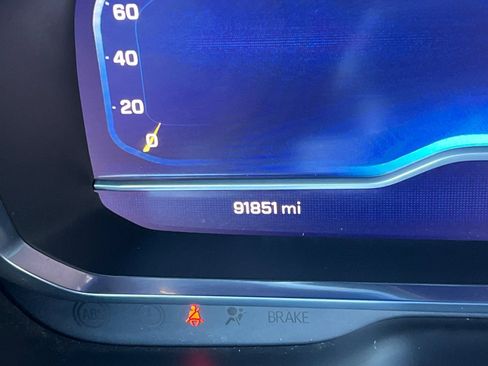 Used 2023 Chevrolet Suburban Premier image 27