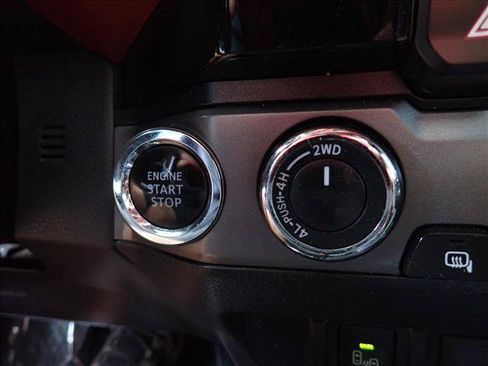 Used 2016 Toyota Tacoma TRD Off-Road AWD/4WD image 20