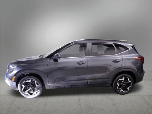 Used 2024 Kia Seltos EX image 2
