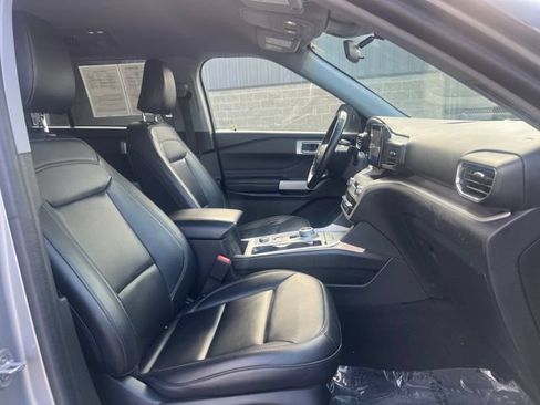 Used 2023 Ford Explorer XLT w/ Equipment Group 202A AWD/4WD image 11