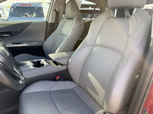 Used 2022 Toyota Venza Limited image 14