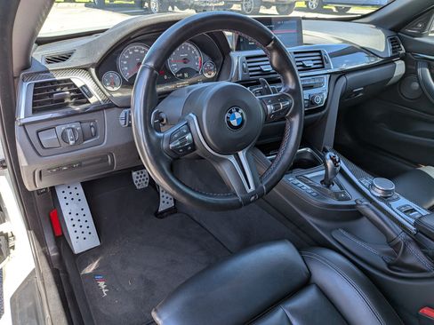 Used 2018 BMW M4 Convertible RWD image 18