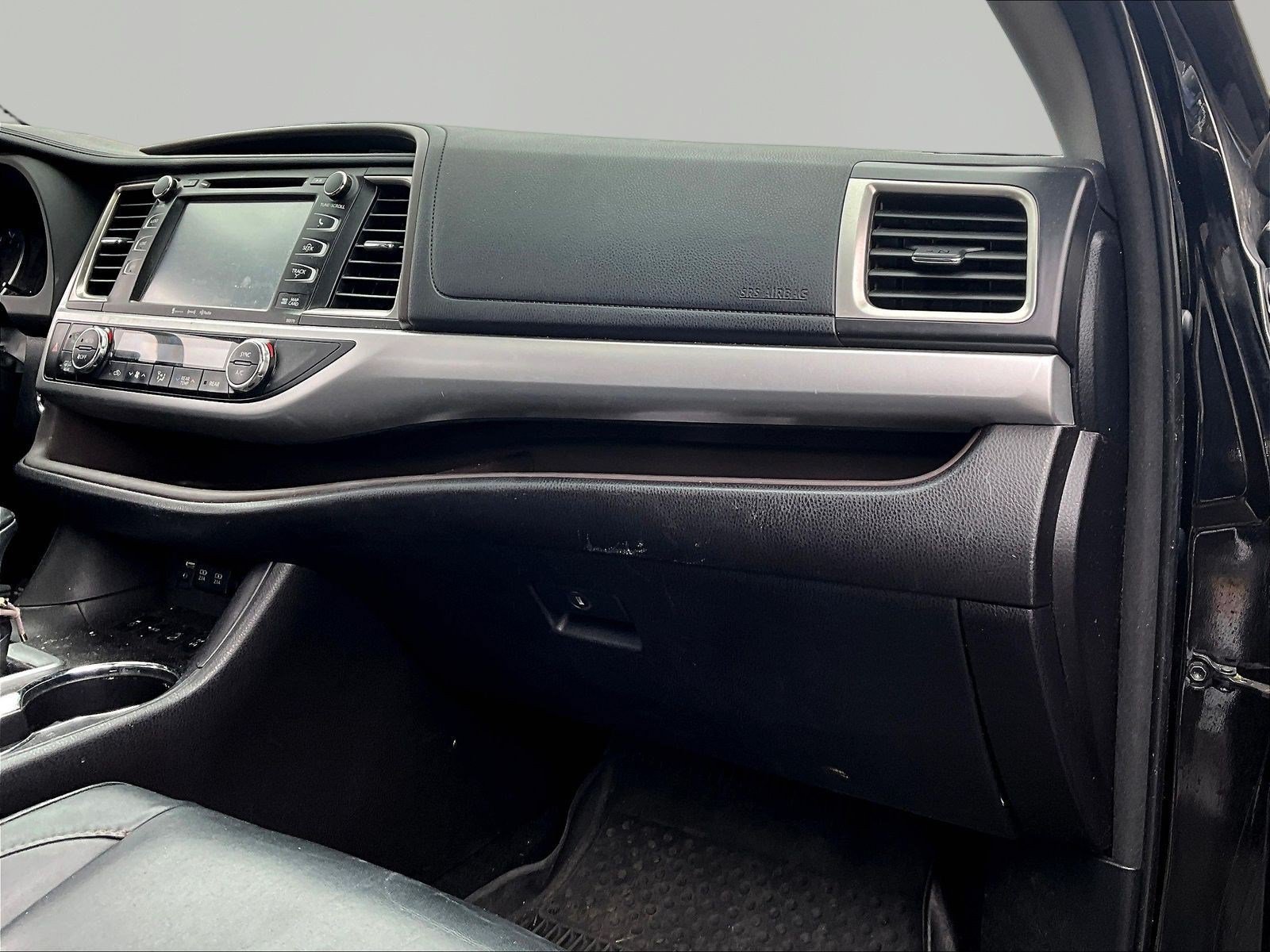 Used 2018 Toyota Highlander XLE AWD/4WD image 27