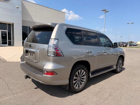 Used 2023 Lexus GX 460 Luxury w/ Accessory Package AWD/4WD image 7