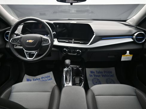 Used 2025 Chevrolet Trax LT w/ LT Convenience Package FWD image 20