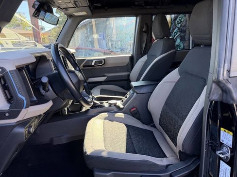 Used 2022 Ford Bronco Wildtrak image 6