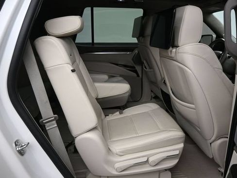 Certified 2025 Cadillac Escalade Premium Luxury Platinum AWD/4WD image 13