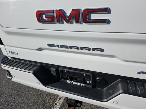 Certified 2022 GMC Sierra 1500 AT4X image 5