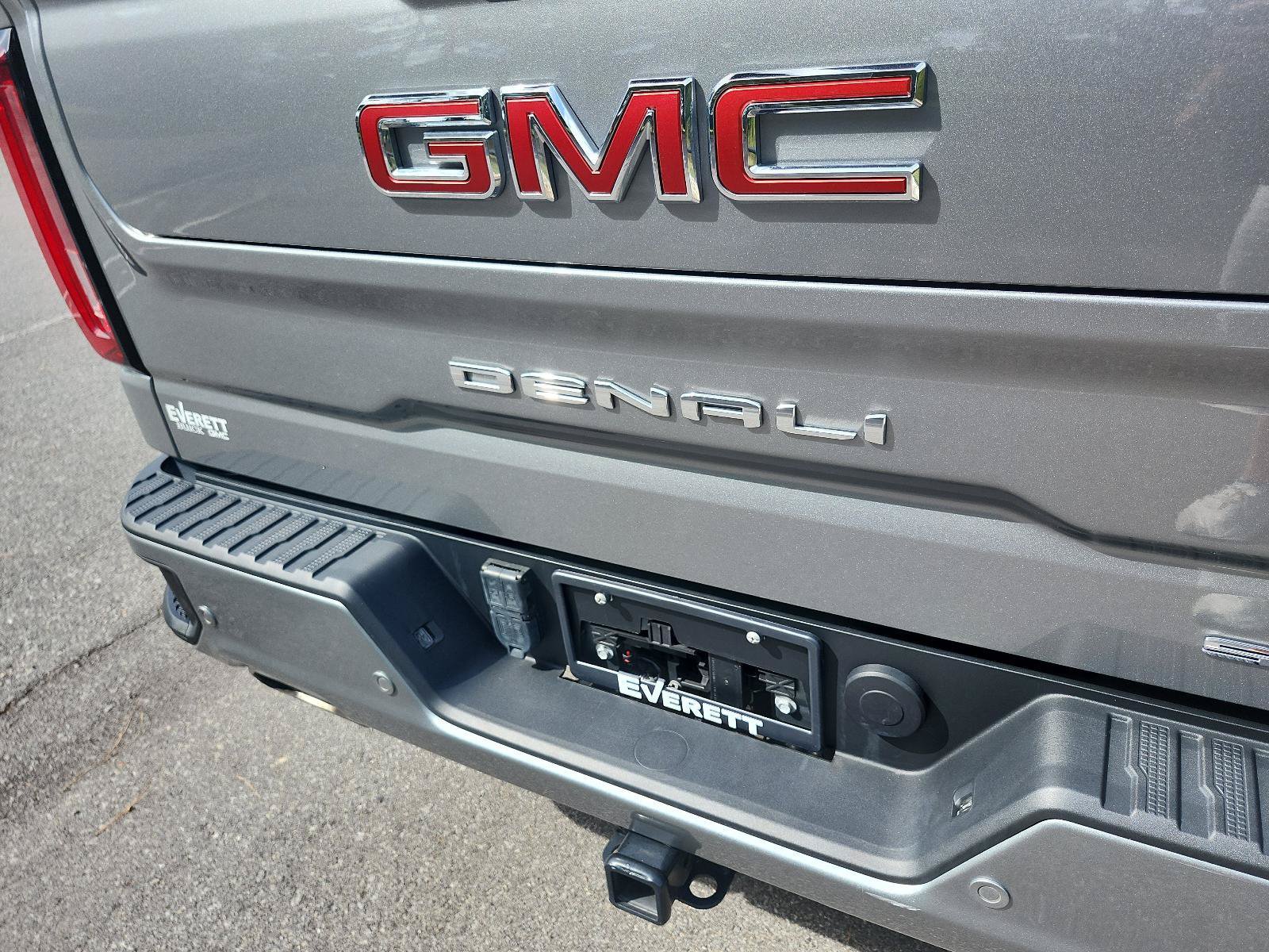 Certified 2023 GMC Sierra 1500 Denali w/ Denali Reserve Package AWD/4WD image 4