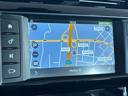 Used 2017 Jaguar XE Premium image 15