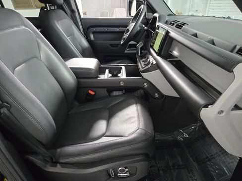 Used 2023 Land Rover Defender 130 X-Dynamic SE image 19
