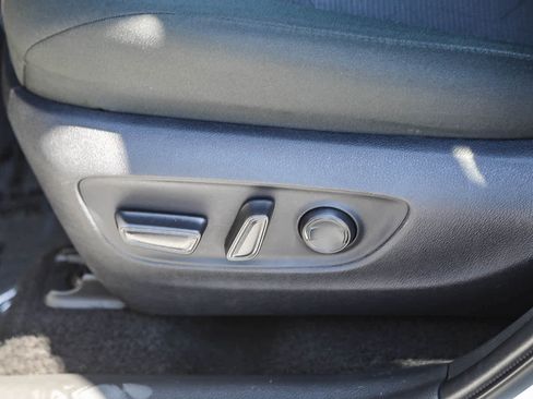 Used 2025 Toyota RAV4 XLE AWD/4WD image 19