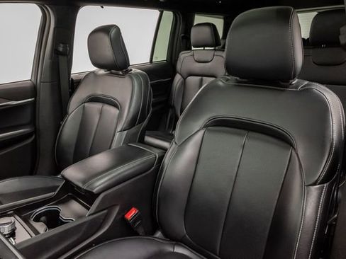 Certified 2024 Jeep Grand Cherokee L Limited w/ Luxury Tech Group II AWD/4WD image 9