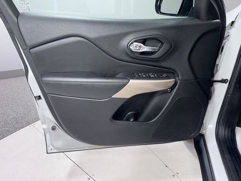 Used 2017 Jeep Cherokee High Altitude image 12