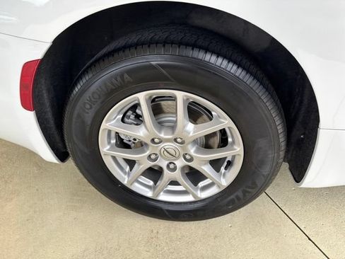 Used 2023 Chrysler Pacifica Touring FWD image 40