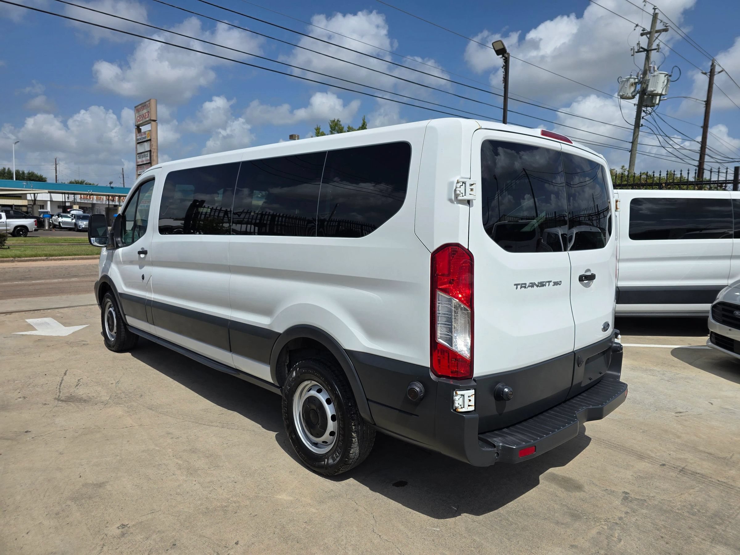 Used 2018 Ford Transit 350 XL RWD image 4