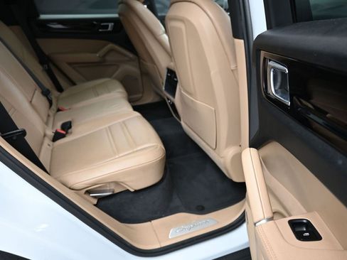 Used 2021 Porsche Cayenne image 23