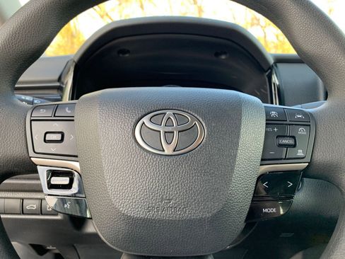 Used 2025 Toyota Camry LE image 27