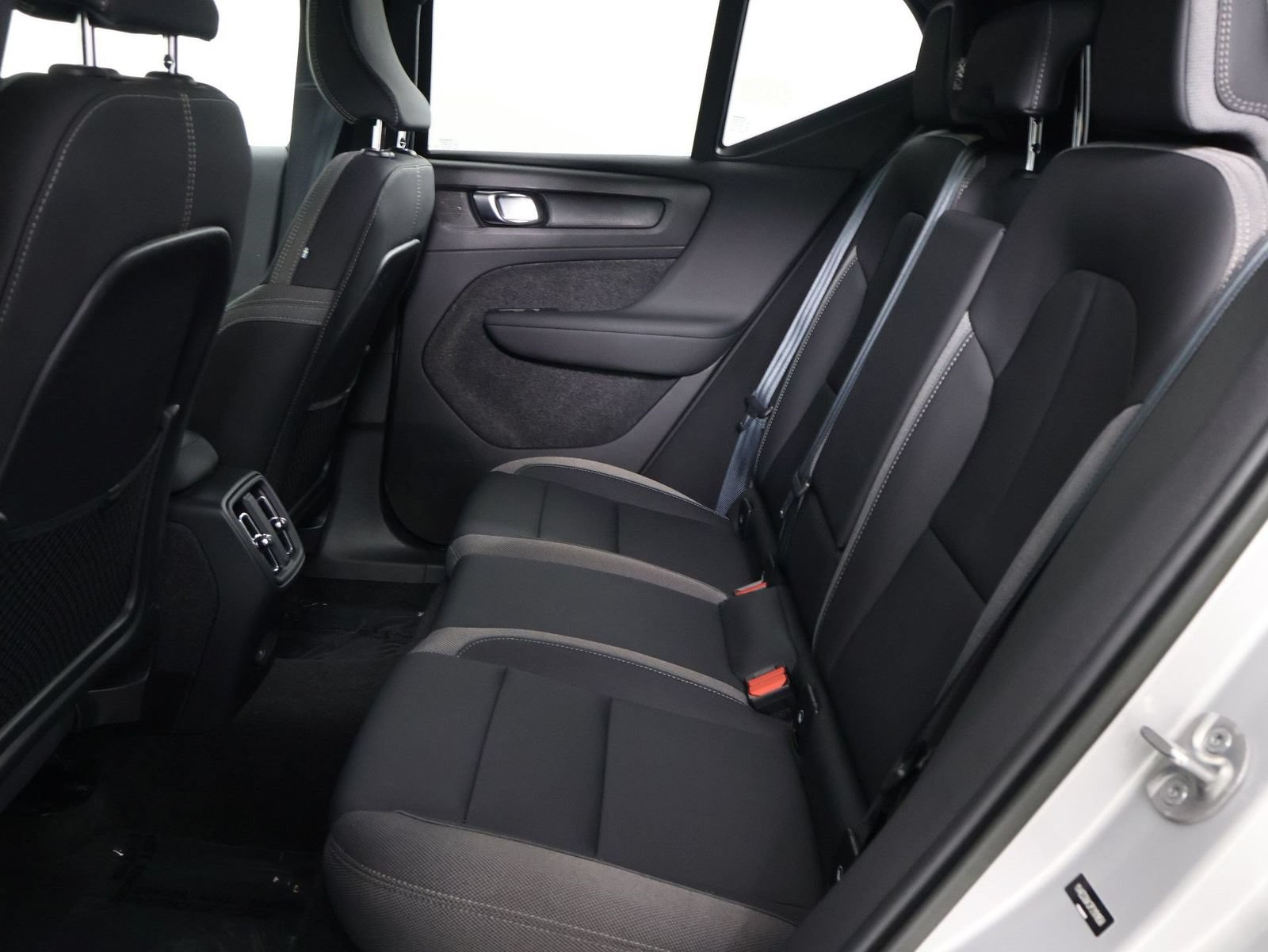 Certified 2023 Volvo XC40 Recharge Core w/ Protection Package Premier AWD/4WD image 30