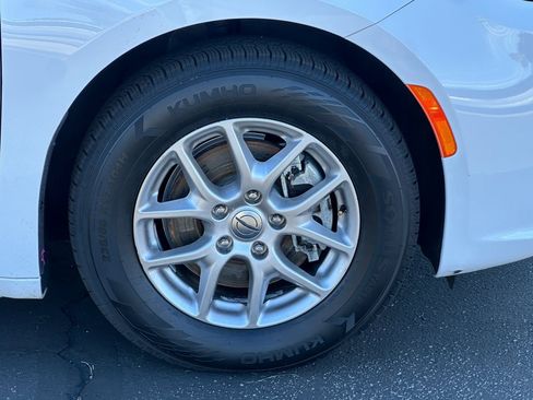 Certified 2024 Chrysler Pacifica Touring-L image 12