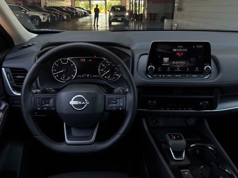 Used 2026 Nissan Rogue SV FWD image 14