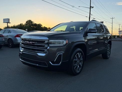 Used 2020 GMC Acadia SLE w/ Driver Convenience Package image 3
