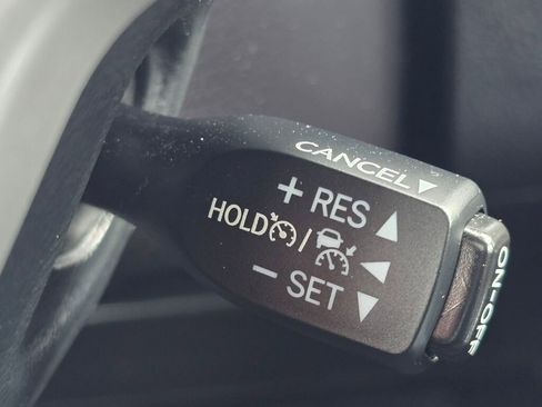 Used 2017 Toyota Highlander XLE AWD/4WD image 48