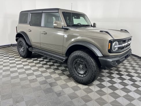 New 2025 Ford Bronco Outer Banks w/ Sasquatch Package image 7
