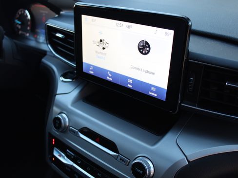 Used 2022 Ford Explorer XLT w/ Equipment Group 202A image 23