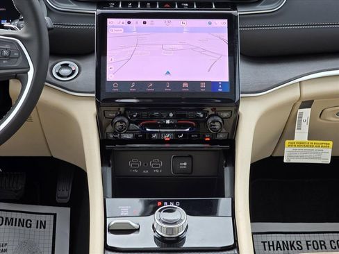 New 2025 Jeep Grand Cherokee Limited image 13