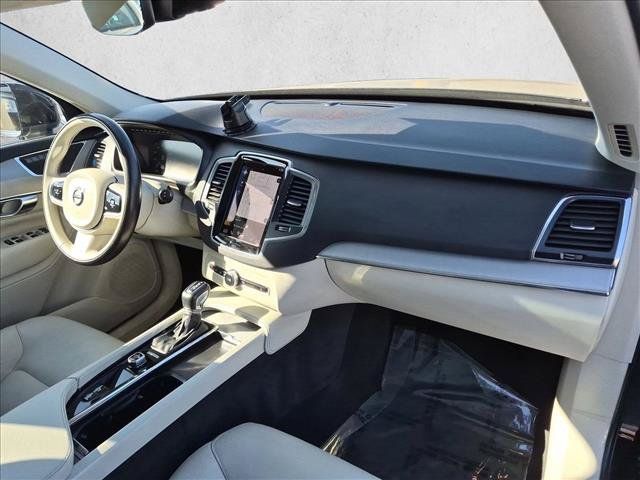 Used 2022 Volvo XC90 T5 Momentum AWD/4WD image 24