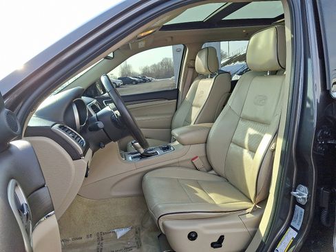 Used 2017 Jeep Grand Cherokee Overland image 13