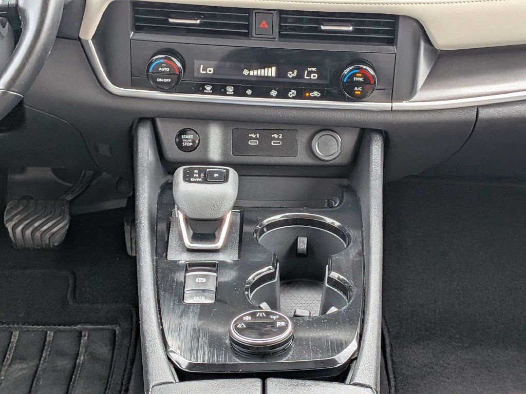 Used 2025 Nissan Rogue SV AWD/4WD image 27