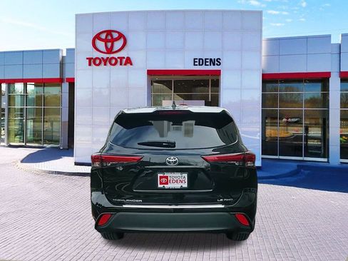 Certified 2023 Toyota Highlander LE image 4