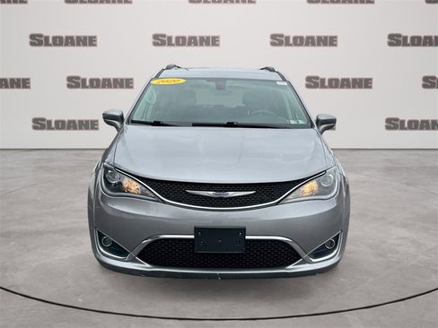 Used 2020 Chrysler Pacifica Touring-L image 8