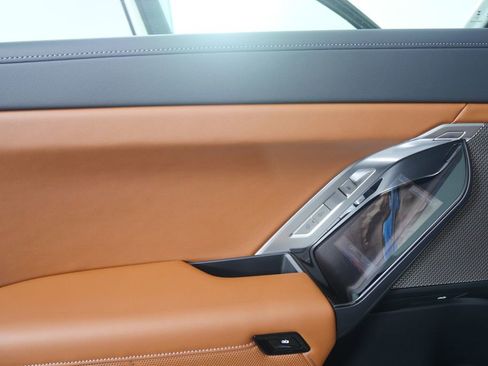 Certified 2025 BMW 740i image 14